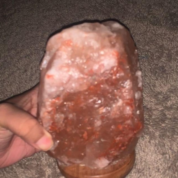 All natural salt lamp - Picture 2 of 3